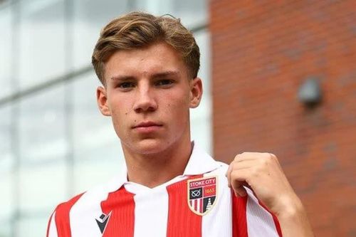 Man United bán tài năng tuổi teen