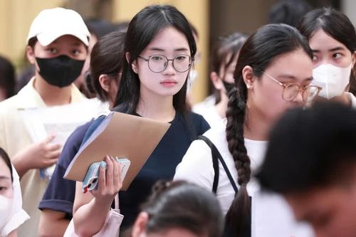 Tân sinh viên tránh những 'cú vấp' đầu đời