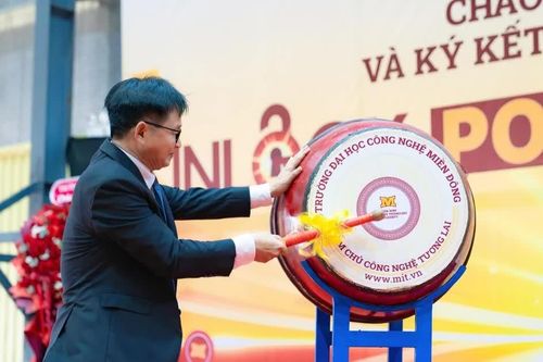 Trường Đại học Công nghệ Miền Đông khai giảng năm học mới