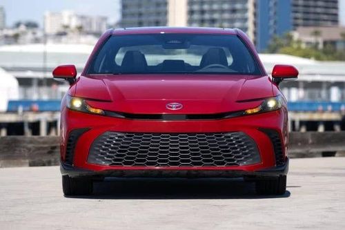Toyota Camry 2027 nâng cấp nhỏ, tăng giá nhẹ
