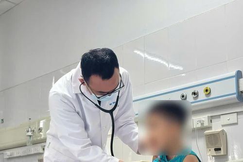 Cảnh báo Adenovirus: Bệnh nhi 4 tuổi sốt 40 độ liên tục