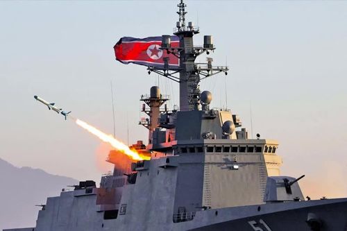 Chủ tịch Kim Jong Un tuyên bố tàu khu trục mới của Triều Tiên có thể tung đòn trả đũa huỷ diệt