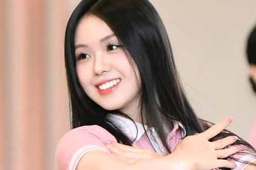 Các cô gái Hoa hậu Việt Nam tập đồng diễn