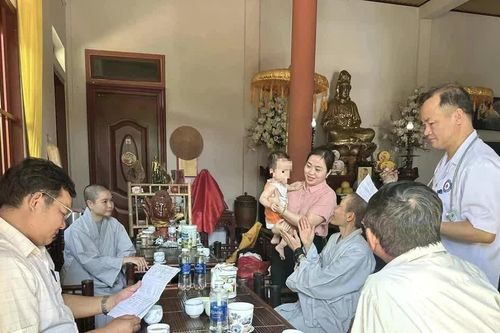 Bé gái 11 tháng tuổi bị bỏ rơi tại chùa, kèm lá thư của người mẹ