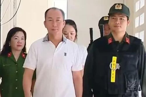 Cựu phó chủ tịch Hội doanh nhân trẻ bị khởi tố trong vụ chôn trái phép gần 600 tấn chất thải nguy hại