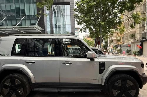 SUV lạ ngang cỡ Toyota Prado xuất hiện ở Việt Nam, giá tạm tính trên 2 tỷ đồng