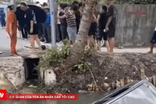 Ô tô lao xuống mương nước khiến 5 người thương vong