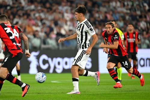 Juventus thoát thua AC Milan phút bù giờ