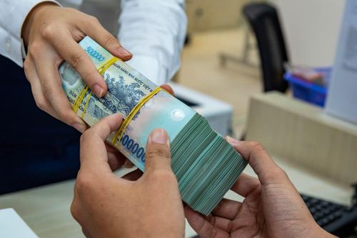 Lãi suất chứng chỉ tiền gửi lên tới 9%/năm: Người có tiền nhàn rỗi cần lưu ý gì?