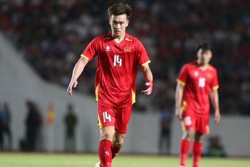 Hoàng Đức chưa rõ ngày trở lại, HLV Kim Sang Sik tính gì?