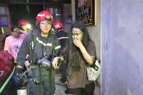 Cháy khách sạn 6 tầng, Cảnh sát giải cứu 26 người, 2 người tử vong