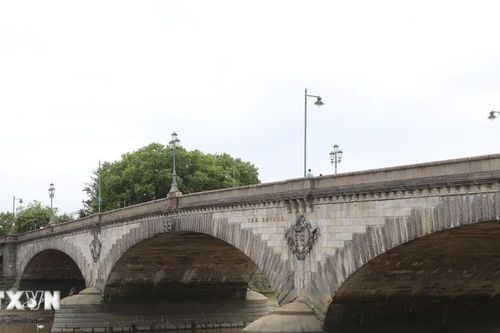 Mực nước sông Thames của Anh xuống thấp nghiêm trọng