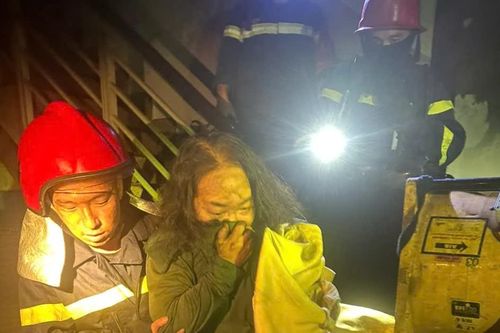 Cận cảnh cuộc giải cứu 26 người trong đám cháy khách sạn ở Tân Sơn Nhì