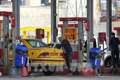 Iran tăng giá xăng khi Mỹ gia tăng áp lực kinh tế