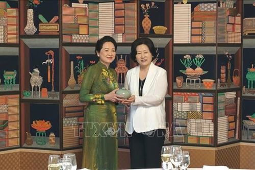 Phu nhân Chủ tịch Quốc hội Việt Nam và Hàn Quốc thăm Bảo tàng Quốc hội Hàn Quốc