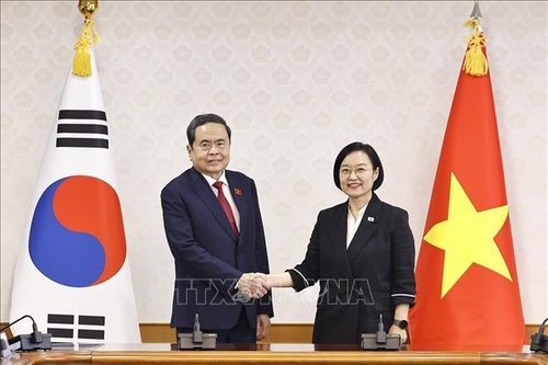 Chủ tịch Quốc hội Trần Thanh Mẫn hội kiến Thủ tướng Hàn Quốc Han Seong Sook