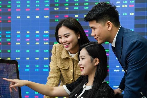 VN-Index nhắm mốc 1.900 điểm, dòng tiền đang đổ về đâu?