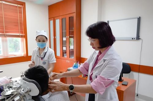 Bé trai 12 tuổi chảy mủ tai hôi, phát hiện khối ăn mòn xương chũm