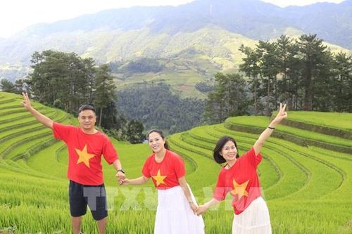 Mù Cang Chải vào mùa vàng, doanh thu du lịch vượt 263 tỷ đồng