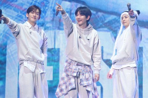 Chen, Baekhyun và Xiumin xin đình chỉ hiệu lực hợp đồng với INB100