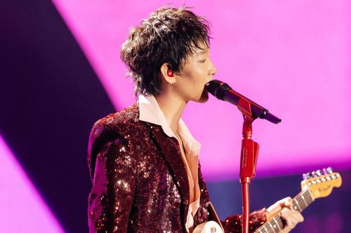 Hoàng Dũng khóc trước 11 nghìn khán giả