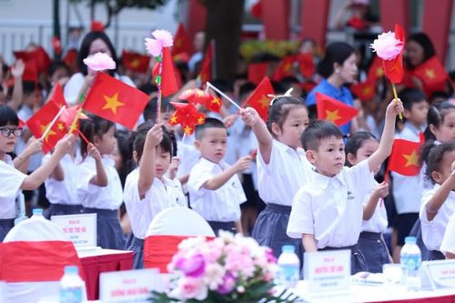 Diễn đàn tháng 9: 'Gỡ khó' cho cha mẹ có con vào lớp 1