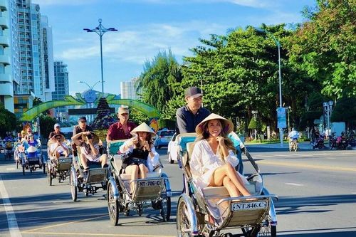 Cuộc 'đổ bộ' của khách du lịch Nga