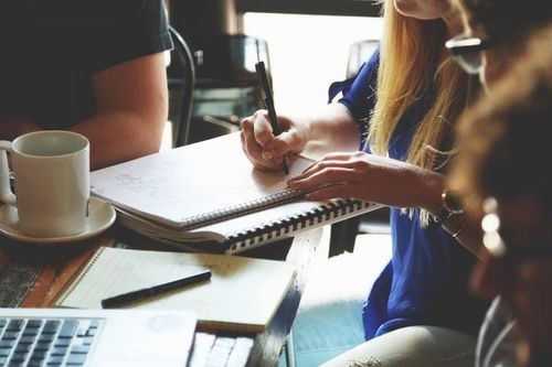 Bài toán nguồn nhân lực khi AI 'cắm rễ' vào doanh nghiệp