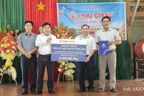 Công ty Thủy điện An Khê–Ka Nak tiếp sức học sinh vượt khó đến trường