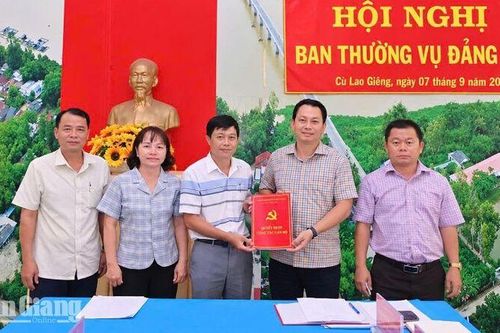 Cù Lao Giêng điều động Trưởng phòng Kinh tế sang công tác tại MTTQ xã