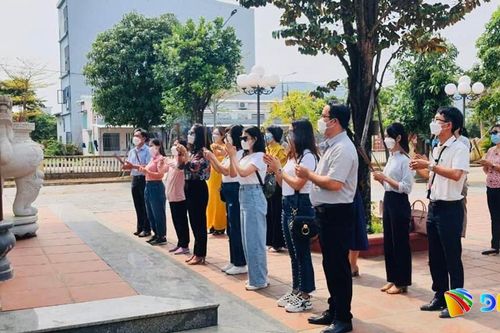 Đổi mới sinh hoạt chi bộ: nhìn từ cách làm của Chi bộ Trường THPT Nguyễn Thượng Hiền