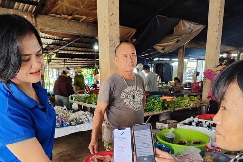 Xã Thăng Phú triển khai mô hình thanh toán không dùng tiền mặt tại các chợ