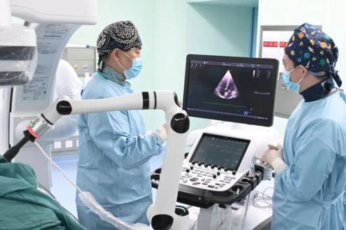 Phẫu thuật tim bẩm sinh bằng robot siêu âm tích hợp AI đầu tiên trên thế giới