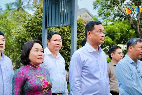 Bí thư Thành ủy Lê Ngọc Quang dâng hương tưởng niệm Chủ tịch Hội đồng Nhà nước Võ Chí Công