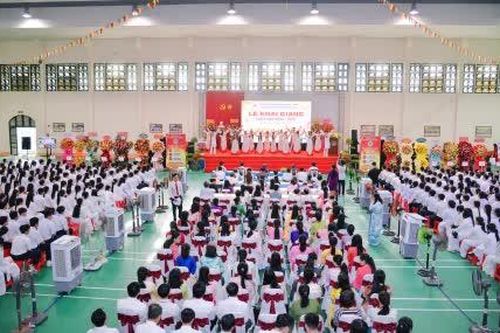 Ngày khai giảng trên một Đồng Tháp mới
