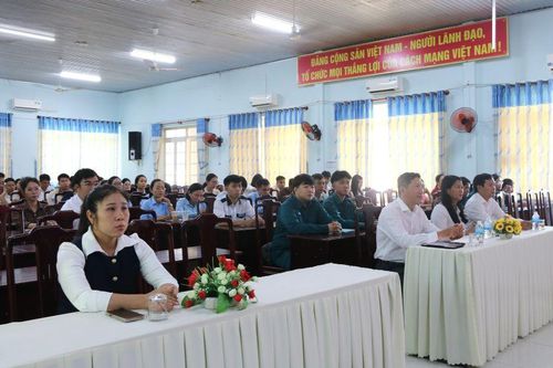 Trung tâm Chính trị phường Phan Rang bồi dưỡng nhận thức về Đảng cho 80 quần chúng ưu tú