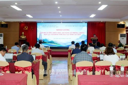 Khai giảng lớp bồi dưỡng kiến thức, kỹ năng phòng, chống bạo lực gia đình