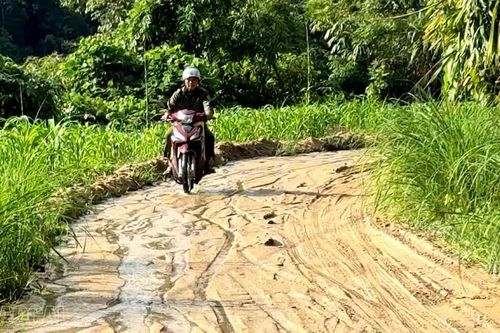Người dân Nậm Đét mong sớm sửa chữa tuyến đường vào thôn