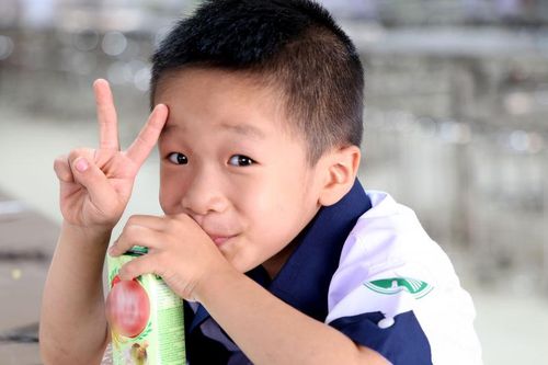 Ngày đầu tiên ở trường nội trú biên giới Thuận An: 'Cơm ngon hơn ở nhà !'