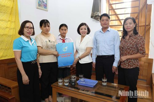 Lan tỏa Chương trình “Mẹ đỡ đầu”, tiếp thêm điểm tựa cho trẻ mồ côi