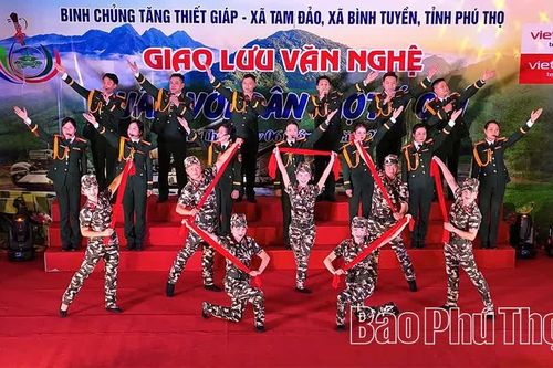Giao lưu văn nghệ “Thắm tình quân dân”