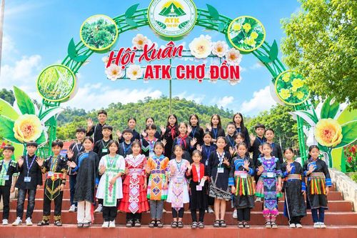 Chợ đêm văn hóa giữa chiến khu xưa