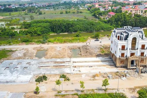Biệt thự gần 1.000m² trong đường kết nối sân bay Gia Bình được 'thần đèn' di dời thế nào?
