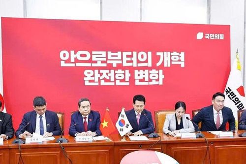 Chủ tịch Quốc hội Trần Thanh Mẫn tiếp Chủ tịch Đảng Sức mạnh Quốc dân Jang Dong Hyeok