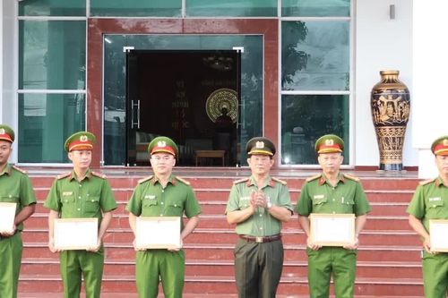 Thưởng nóng vụ khám phá vụ trộm hơn 1 tỷ đồng ở Vĩnh Long