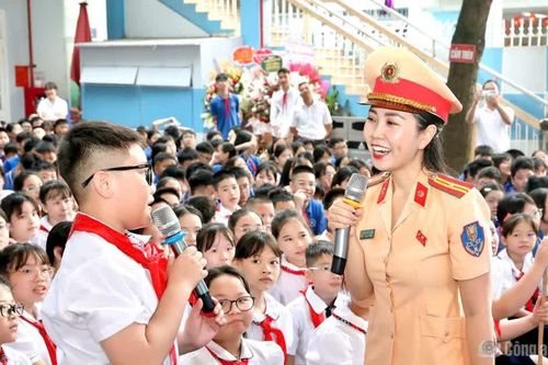 Học sinh, sinh viên Hà Nội: Nói không với vi phạm giao thông