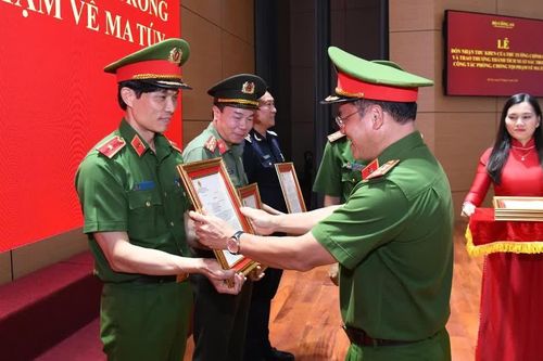 Chuyển từ 'ngăn cung', 'giảm cầu' sang 'triệt cung', 'xóa cầu'