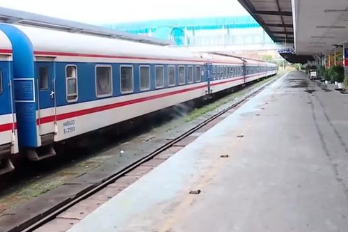 Mở bán 300.000 vé tàu Tết