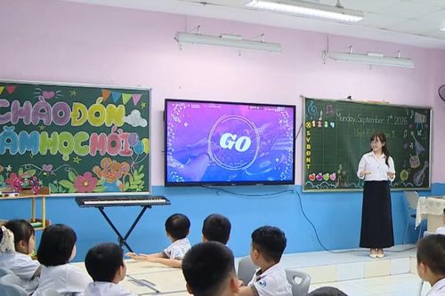 Tiếng Anh bắt buộc từ lớp 1