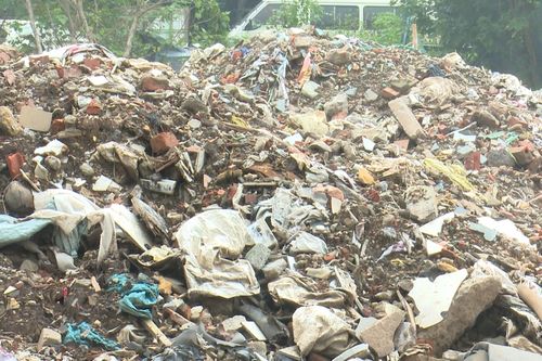 Đổ trộm hơn 33 nghìn tấn trạc thải: Núp bóng bãi xe để che mắt?